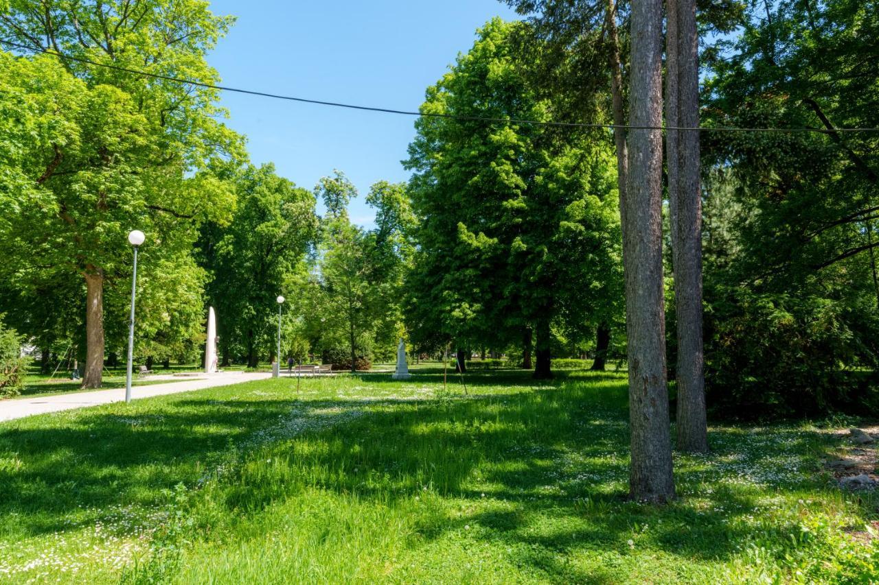 Lovely 4-Bedroom Flat In Historical Center With Stunning View Trenčín Zewnętrze zdjęcie