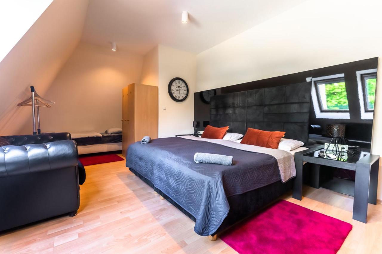 Lovely 4-Bedroom Flat In Historical Center With Stunning View Trenčín Zewnętrze zdjęcie