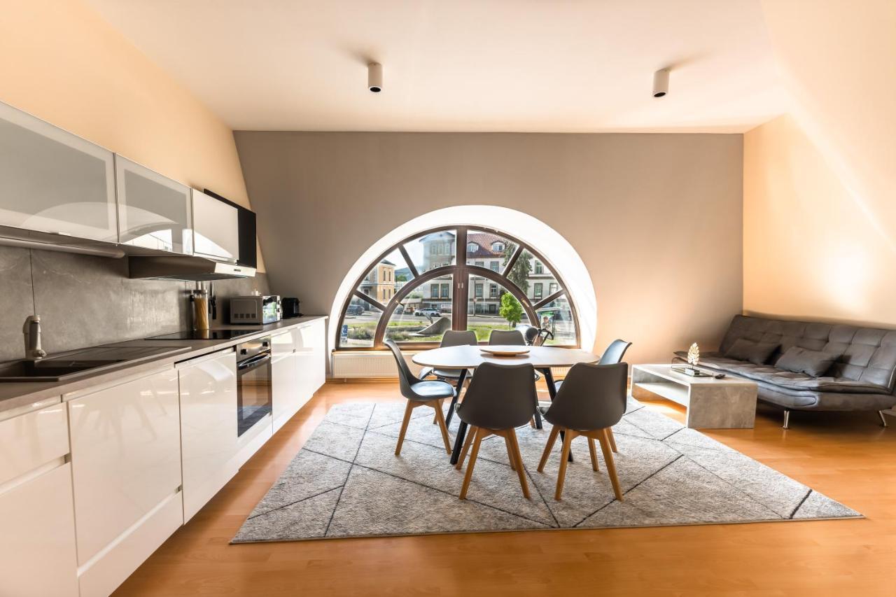 Lovely 4-Bedroom Flat In Historical Center With Stunning View Trenčín Zewnętrze zdjęcie