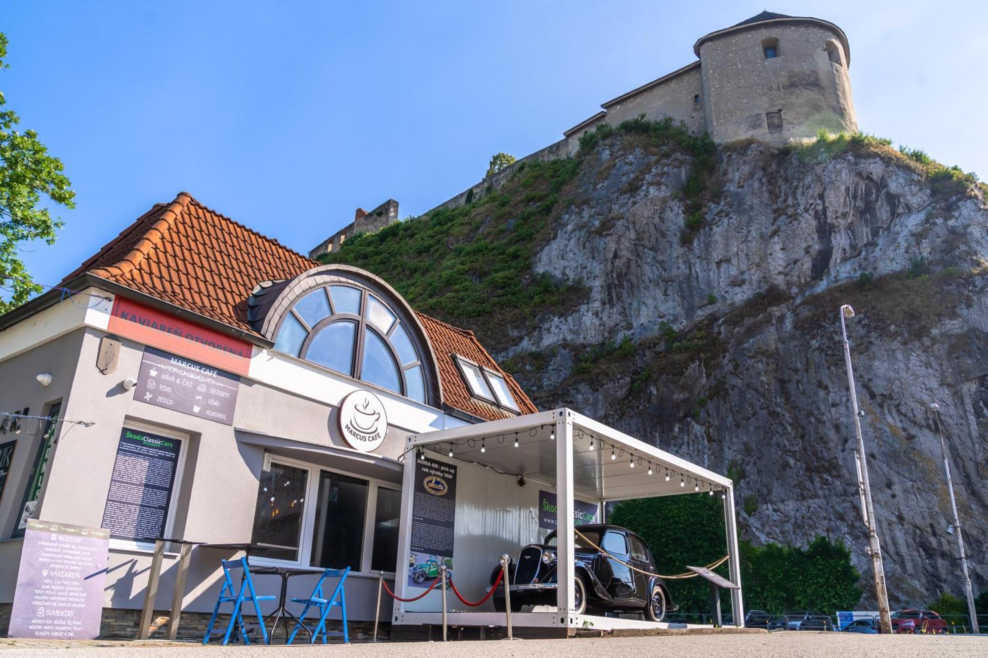 Lovely 4-Bedroom Flat In Historical Center With Stunning View Trenčín Zewnętrze zdjęcie